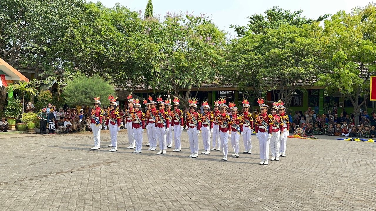 Penampilan Tim Pocil SDN Dermo I Bangil dalam rangka memperingati Hari Pahlawan tanggal 10 Nov 2023
