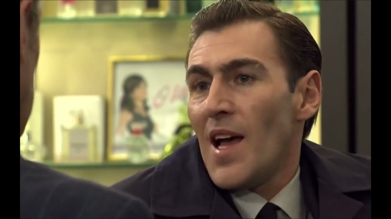 Amar C570 - Juan le cuenta a Aquilino que Lucía canta por las noches medio desnuda