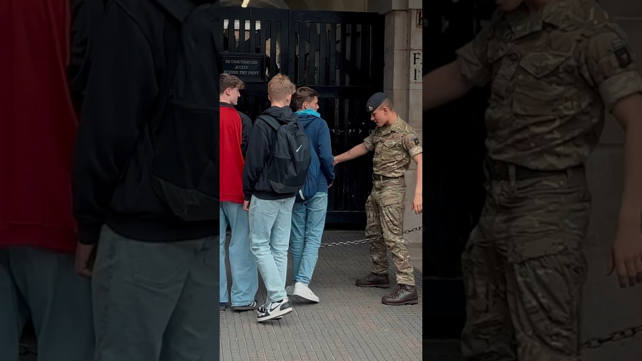 SOLDIER TELLS TOURISTS OFF | Horse Guards, Royal guard, Kings Guard, Horse, London, 2024