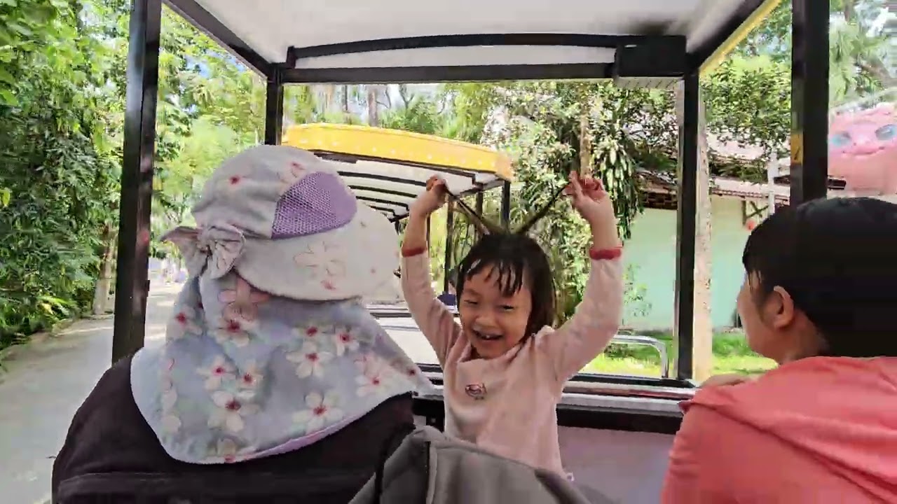 Bơ đi tàu lửa Thảo cầm viên