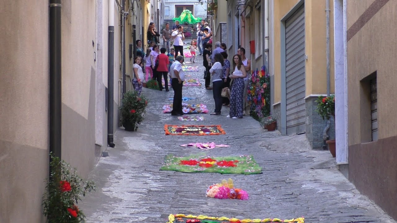 Agira visitiAMO i nostri quartieri 2015 - Infiorata di via cornito