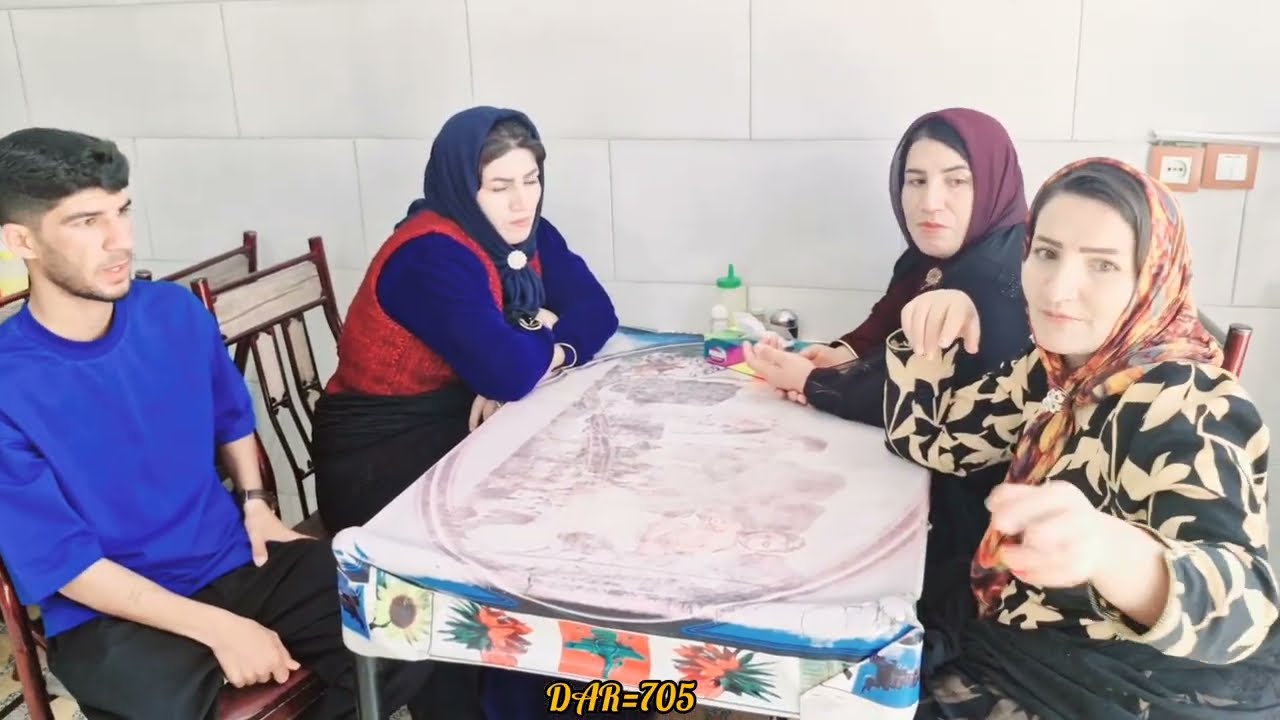 An Unexpected Meeting in the City of Golnar and Nazanin: The Challenges of Golnar's Life