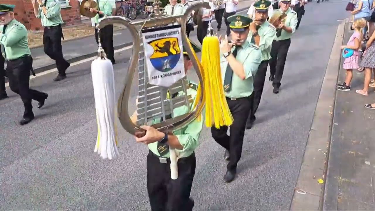 Schützenfest in Neuenhausen am Diestag 16.08. 2022 Sternmarsch zur Abnahme des Regiments.
