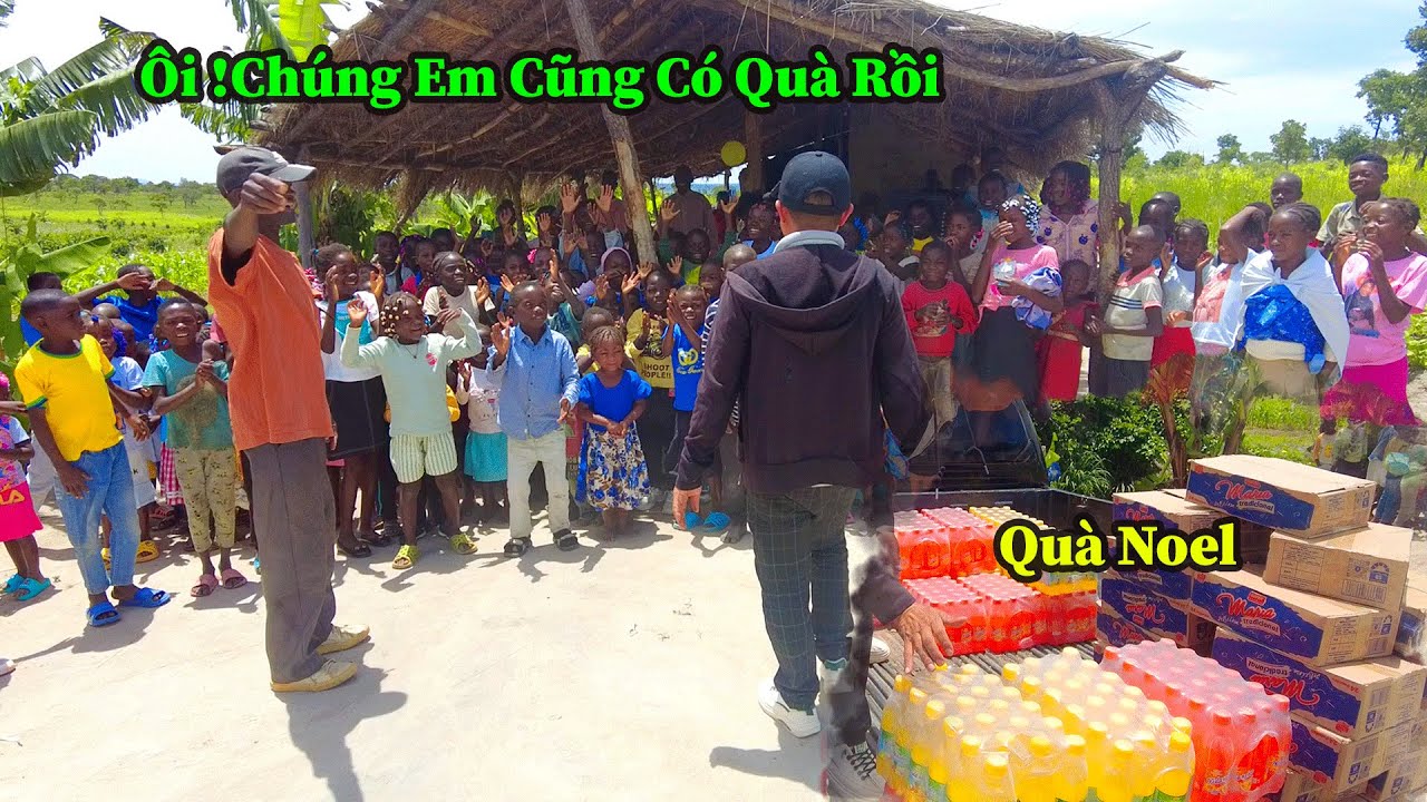 Quang Dũng || Từ Người Già Đến Trẻ Nhỏ Đều Được Hưởng Niềm Vui Trọn Vẹn Nhờ Món Quà Từ Việt Nam