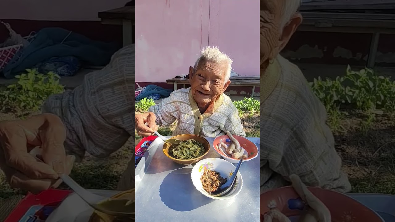 Grandma eating rice with bamboo curry    Favorite menu