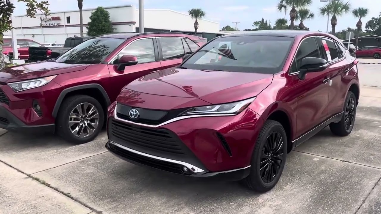 2023 Toyota Venza side by side a Toyota RAV4 Gas XLE