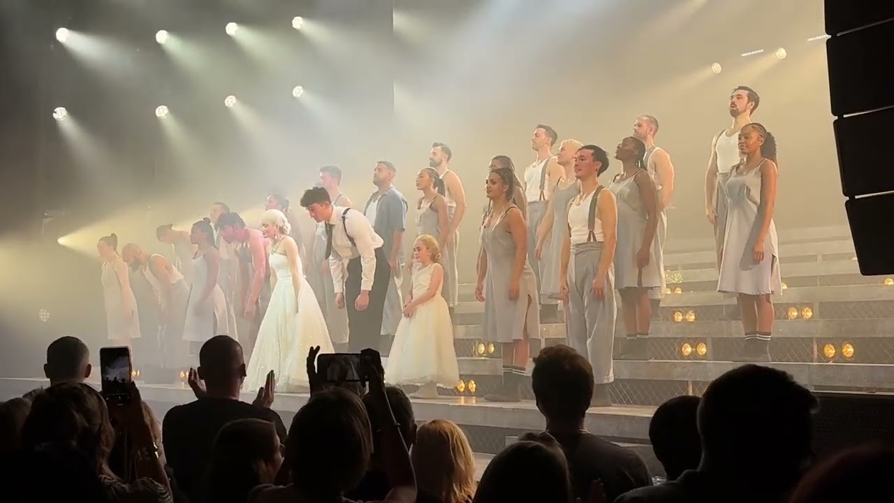 Evita Bows London Palladium 2/8/25 Rachel Zegler Is Surprised (Better than Sunset Boulevard?)