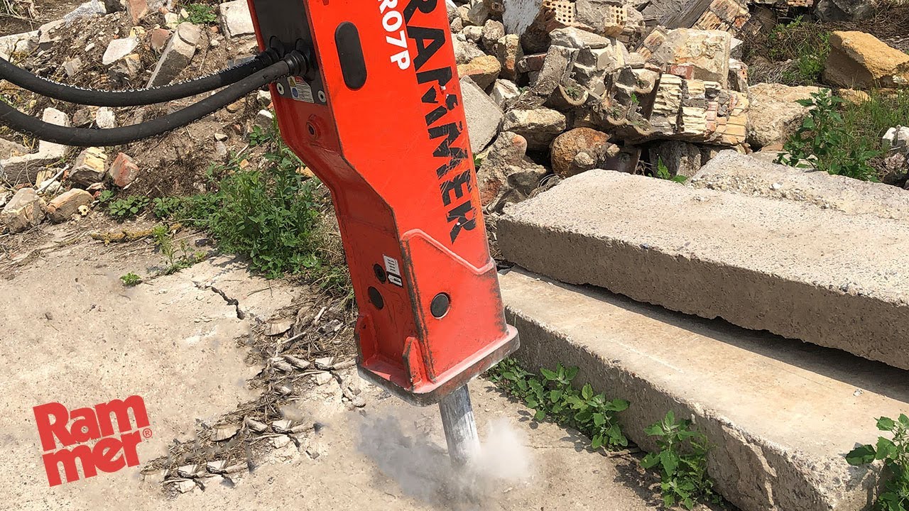Rammer R07P breaking concrete