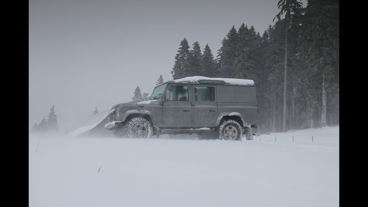 How to drive a Land Rover in snow: Driving Techniques