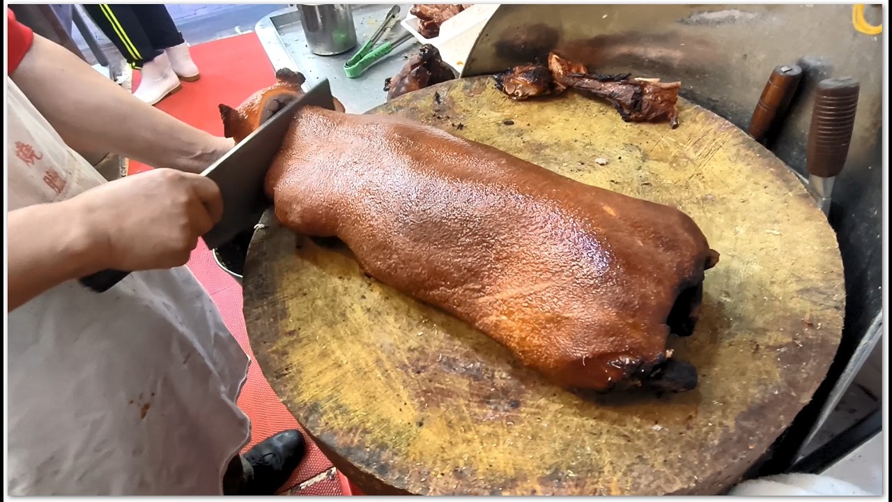 馳名金牌燒乳豬 老闆親自操刀斬燒乳豬 Hong Kong Roast Piglet Crispy Yummy Hong Kong Food 香港美食 新強記燒腊飯店
