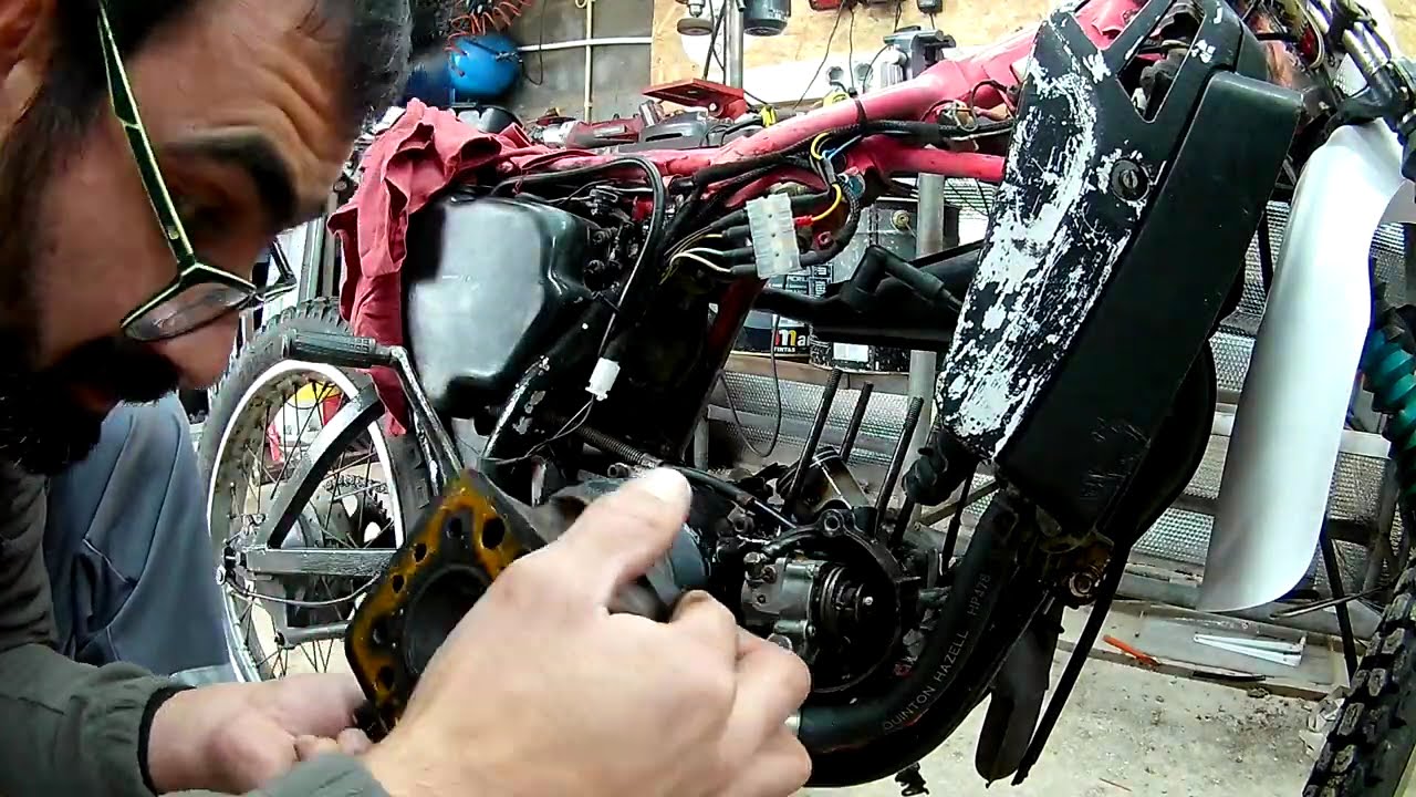 abri o motor  da DT