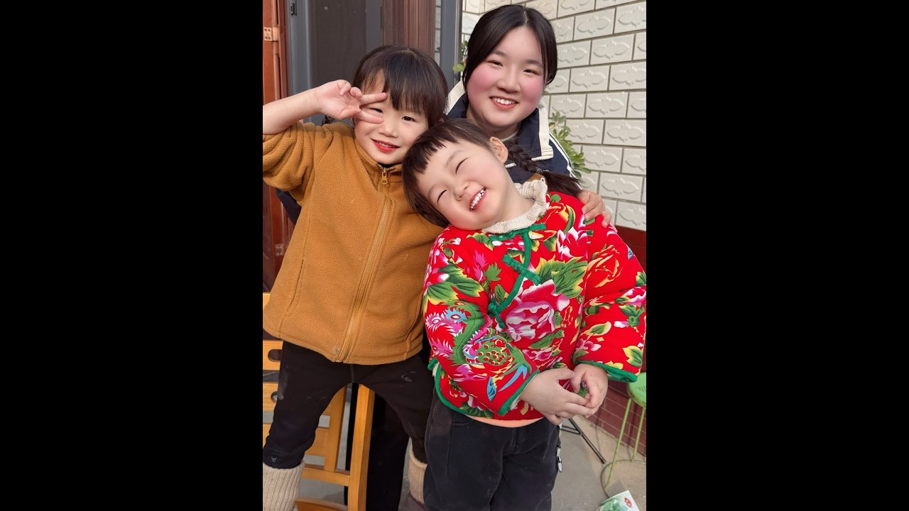 愉快的周六开始啦，一家人在一起吃顿热乎乎的火锅～ #一些被爱的瞬间 #打卡冬日里的幸福美食 #分享我的一日慢生活 #吃货的冬日解馋标配 #惬意的农村生活