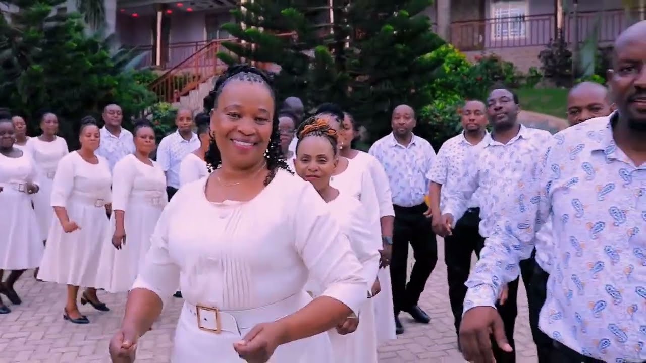KKKT HOSIANA CHOR MSAKUZI  TUMESIKIA HABARI
