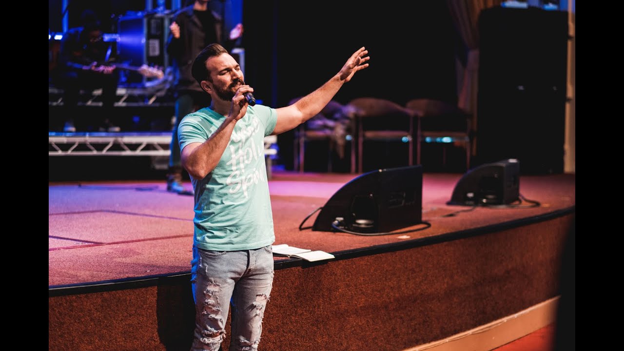 WORSHIP MOMENT ERIC GILMOUR & LYDIA S. MARROW | KE '18