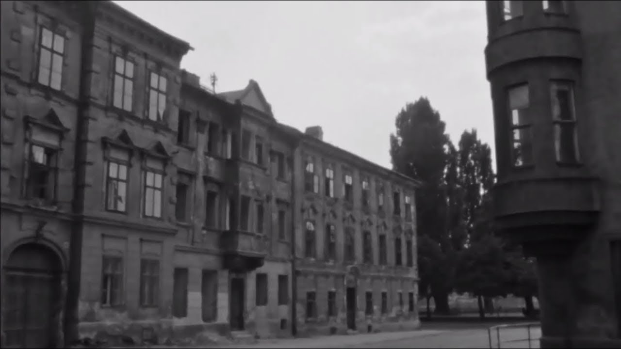 Bratislava - Staré domy ustupujú Novému mostu (1967)