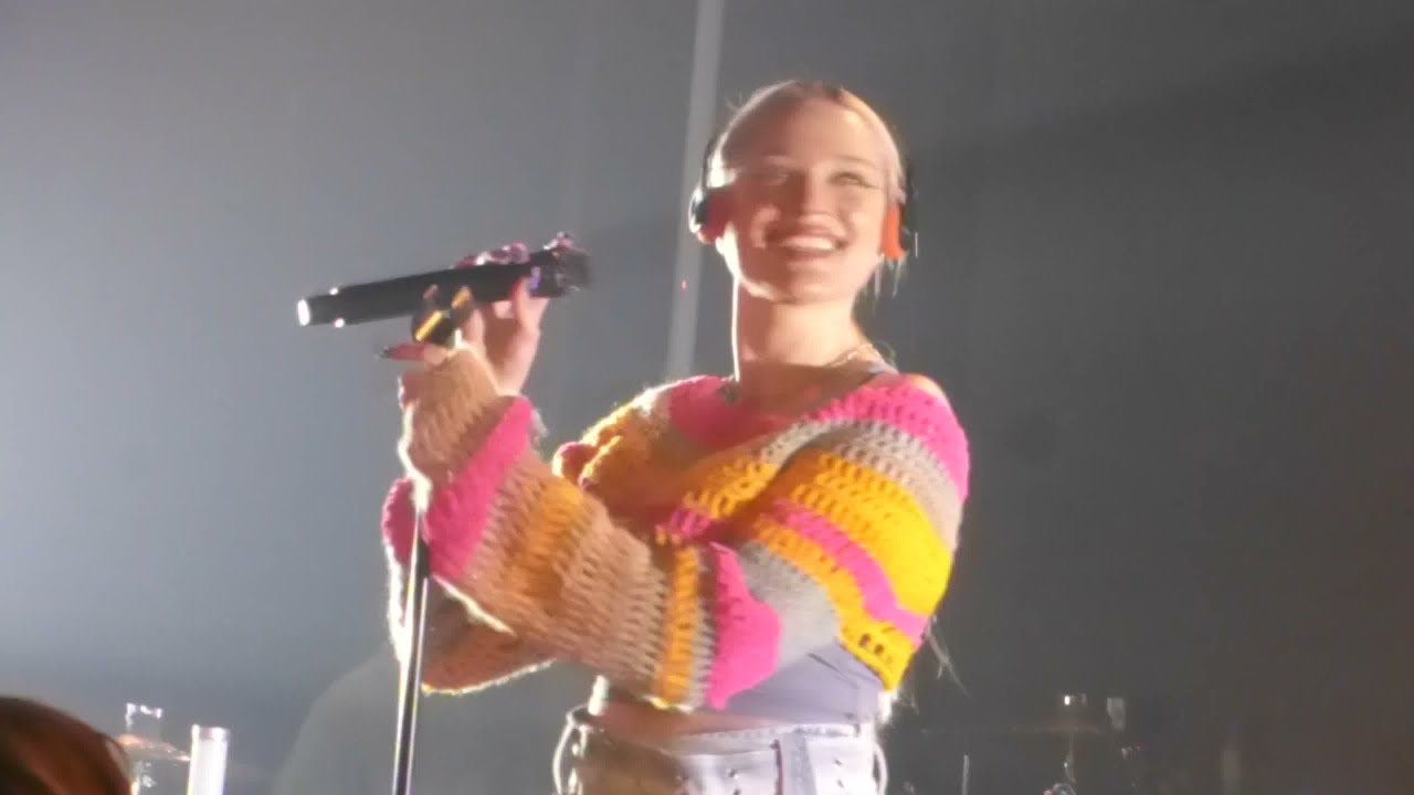 Lolo Zoua&iuml; - Skin & Bones (Live in Montr&eacute;al)
