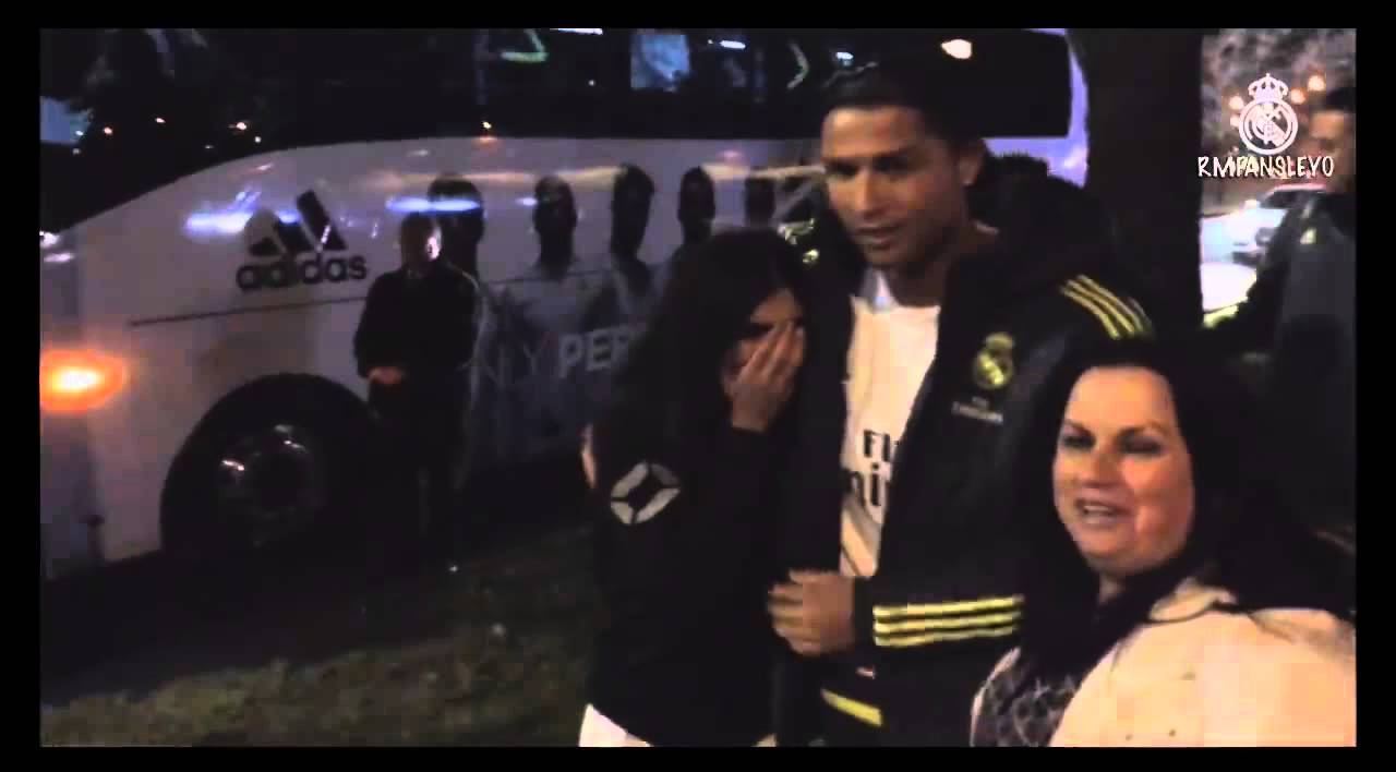Cristiano Ronaldo with fan in Australia