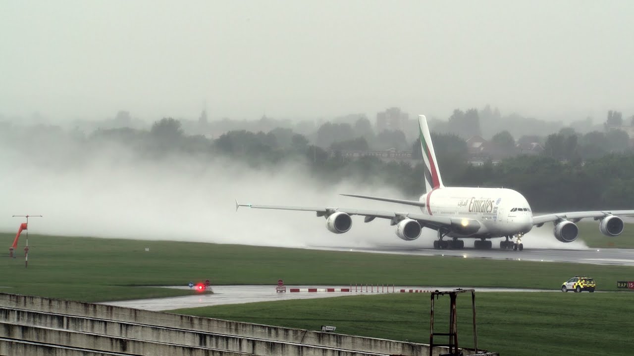 Emirates A380 & 777: Sultans of Spray