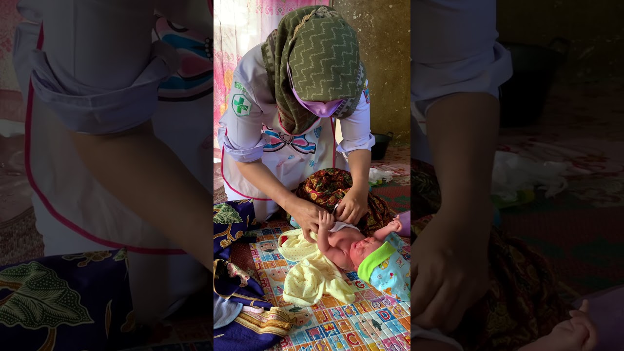 Praktik memandikan bayi BBL BIDAN NILA GUSRIDA