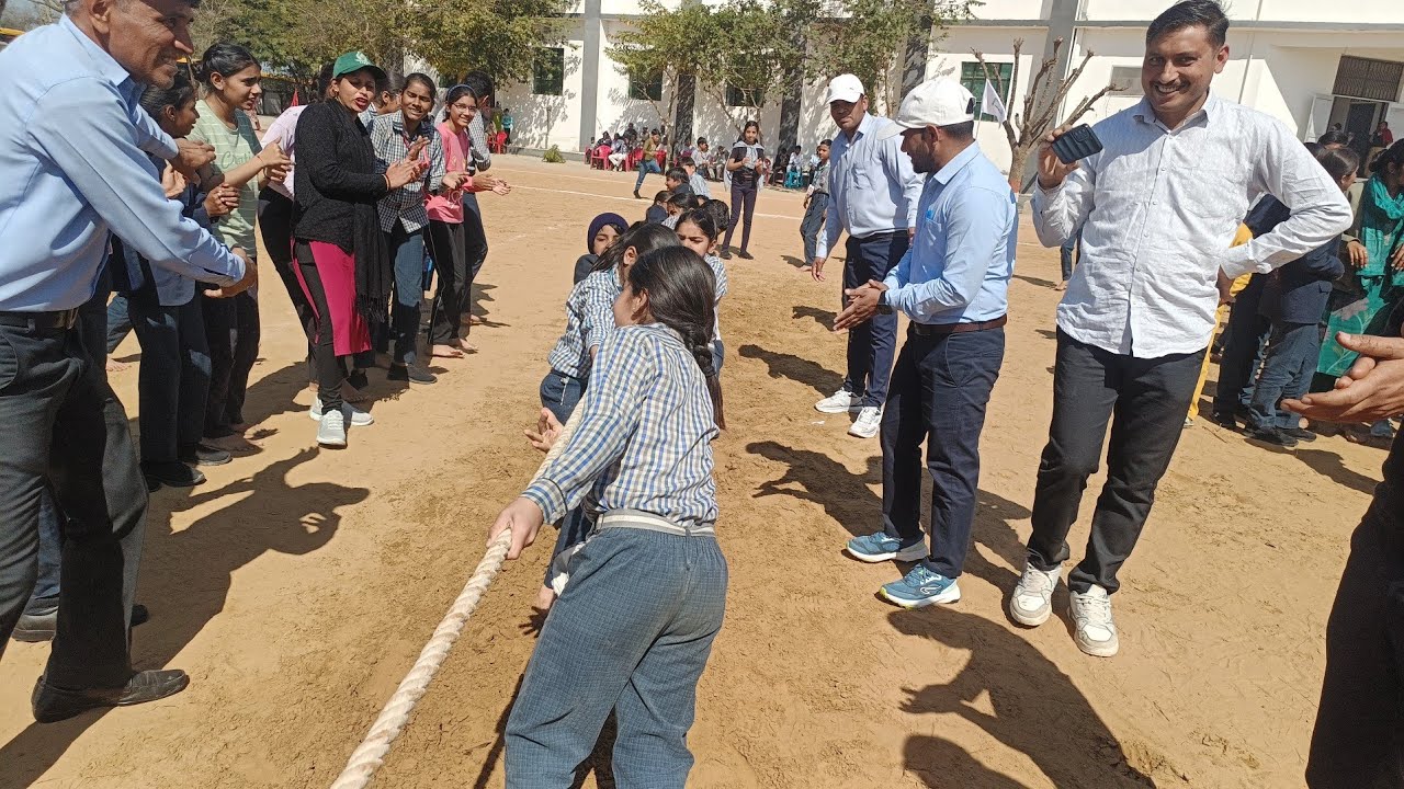 बच्चों के बीच रस्साकशी (Tug of War) प्रतियोगिता #school #sports #meet #live #video