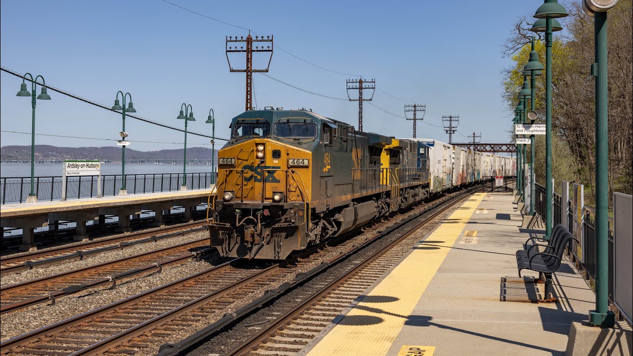 CSX X701 in Daylight on Metro-North’s Hudson Line