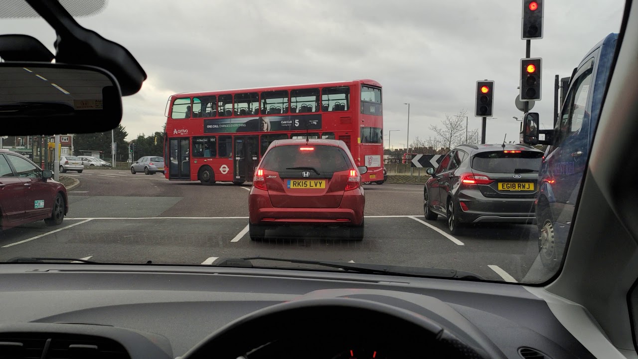 4k 60Hz A406W RH turn Great Cambridge Roundabout