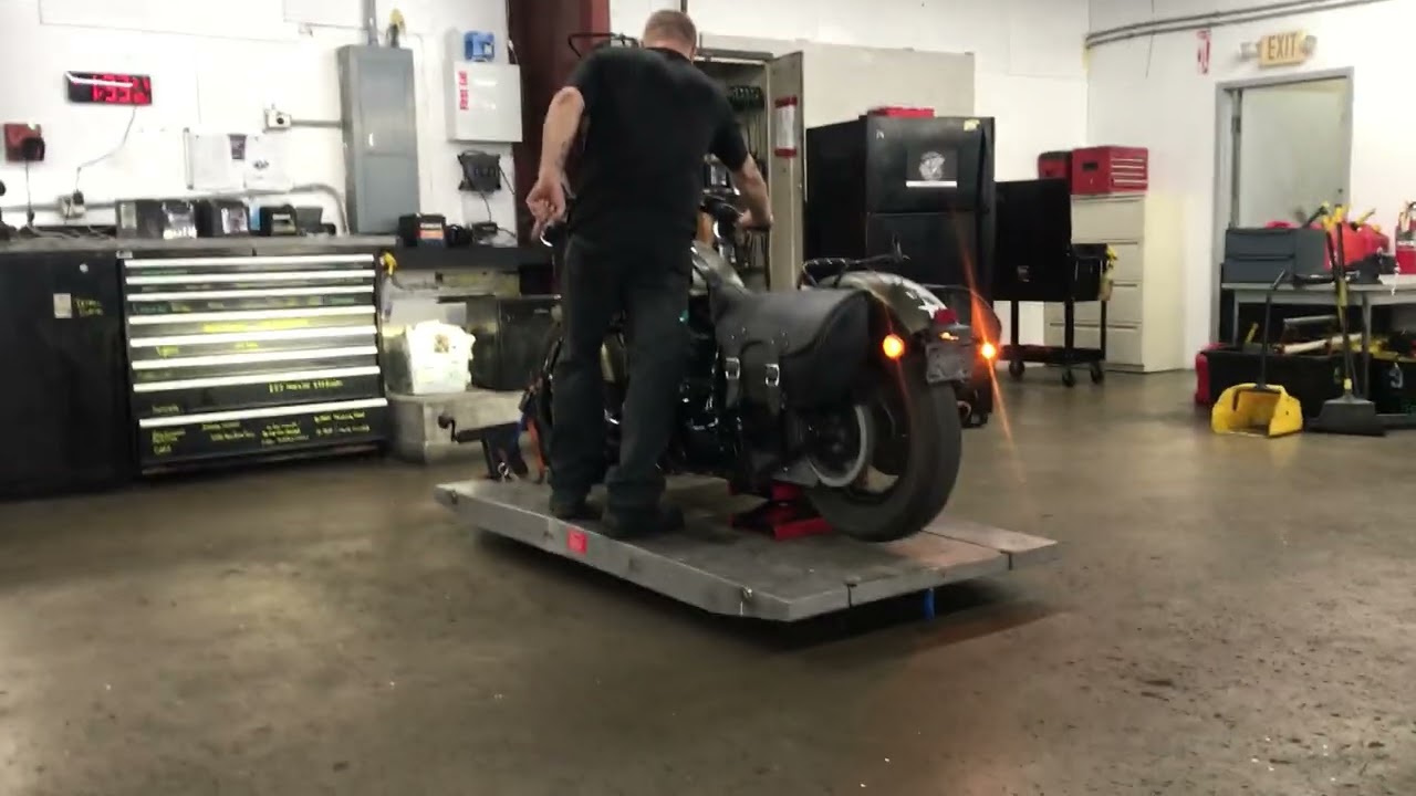 Видео с тест-драйвом 4209 - Harley-Davidson Softail Slim S FLSS 2016 года выпуска (пробег 37 949 ...