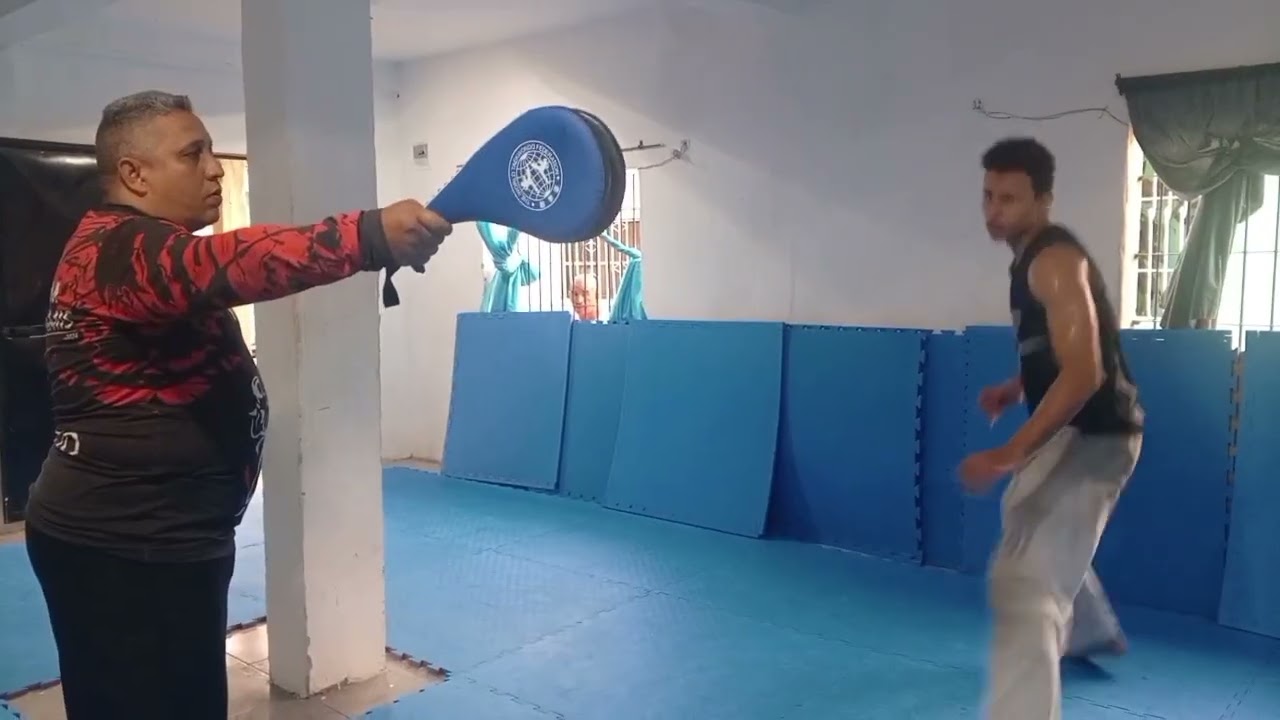 Josué entrenamiento con su papa, todo lo podemos en Cristo que nos fortalece 