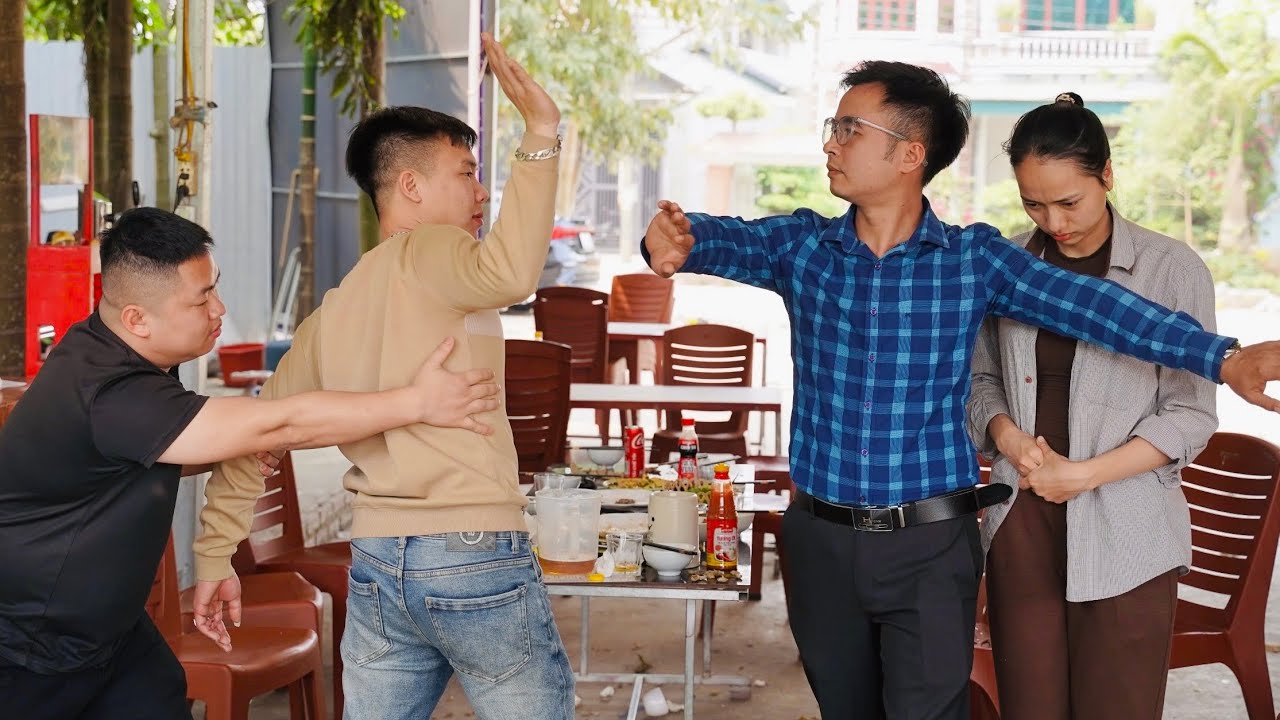 CEO David Hai unexpectedly meets Tieu San and helps her when she is being harassed by some thugs.