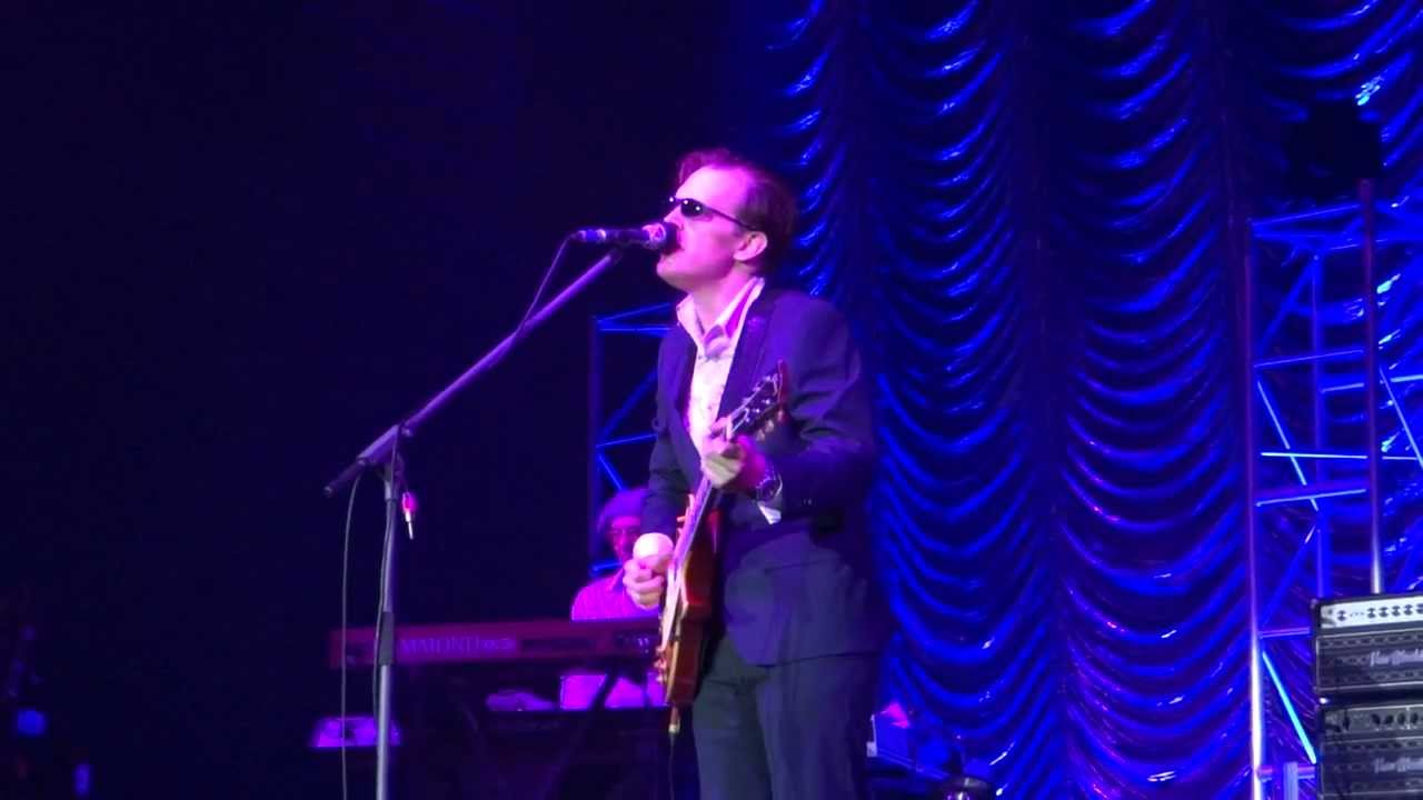 Joe Bonamassa - Sloe Gin - LIVE in Bremen, Oct. 12,  2011 - HD