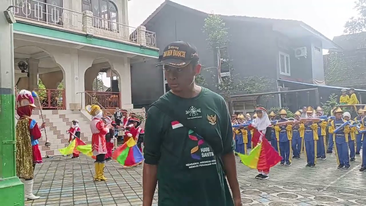 DRUMBAND MI AL-HIDAYAH BANGLI DI HARI SANTRI 2025