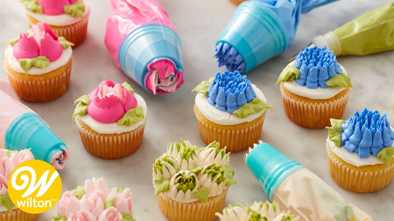 How to Make Buttercream Flowers with Easy Blooms Tip Set | Wilton
