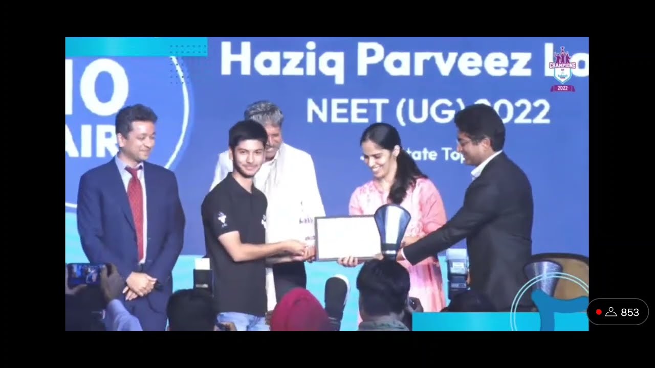 Haziq Parveez Lone Neet topper AIR 10 2022 neet | 5 lakh rupees award from Aakash byjus | j&k topper