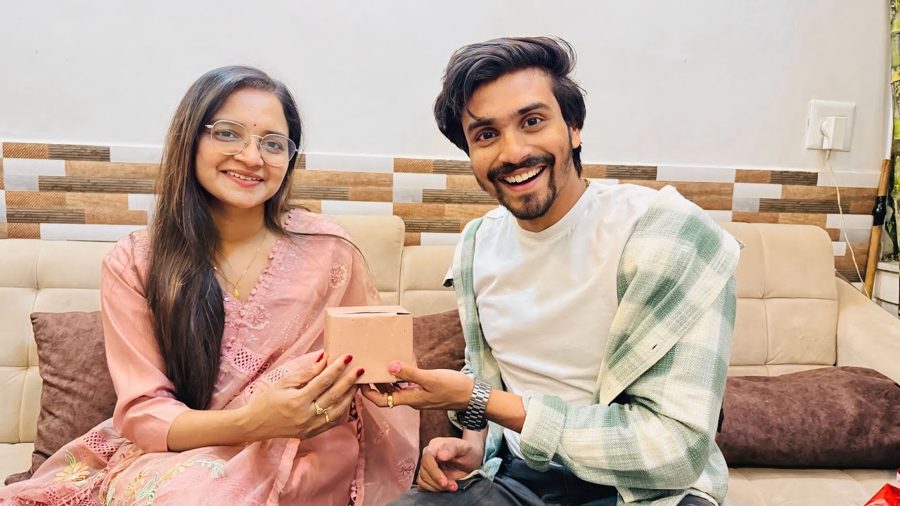 Mummy Ki Birthday Pe Diya Surprise Gift😍