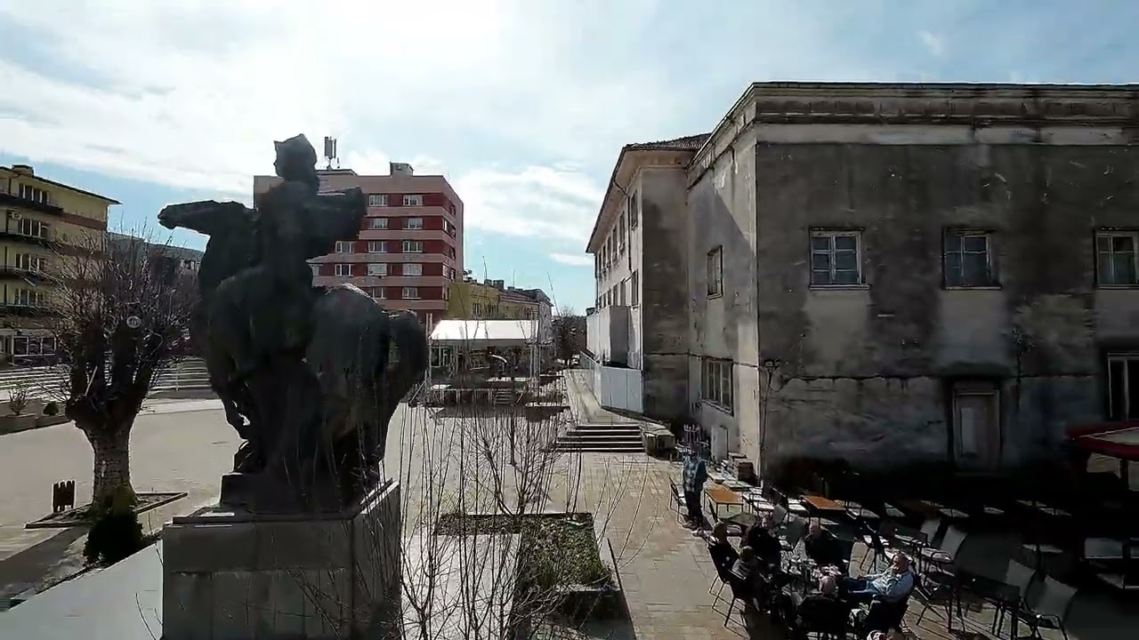 Неделен слънчев ден в центъра на Крумовград