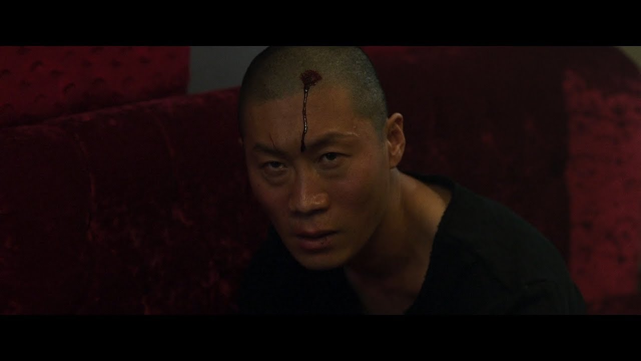 「범죄도시」 장첸 룸살롱 지배인 팔을 자르다