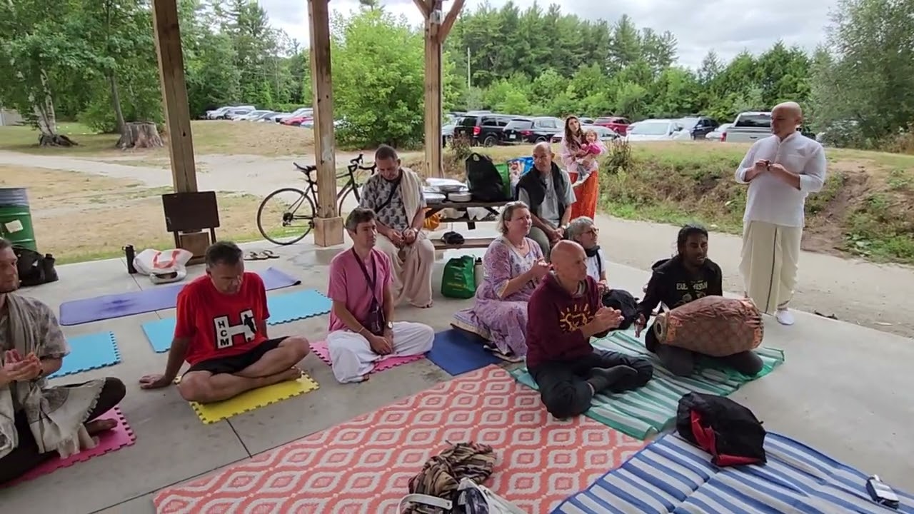 Ecstatic kirtan, Hare Krishna Mahamantra by HG Vrikodara prabhu.