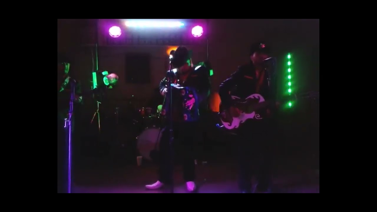 Voz De 300 - Morena Y Coqueta (2015)
