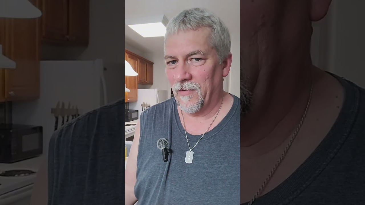 Replacing the seal around the third brake light and cargo lamps 