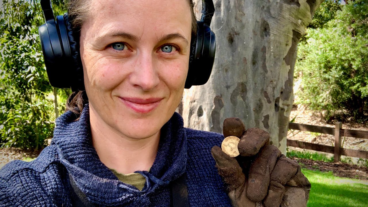 Metal Detecting a Park with the Minelab Equinox 800! (Unbelievable Ring Find)
