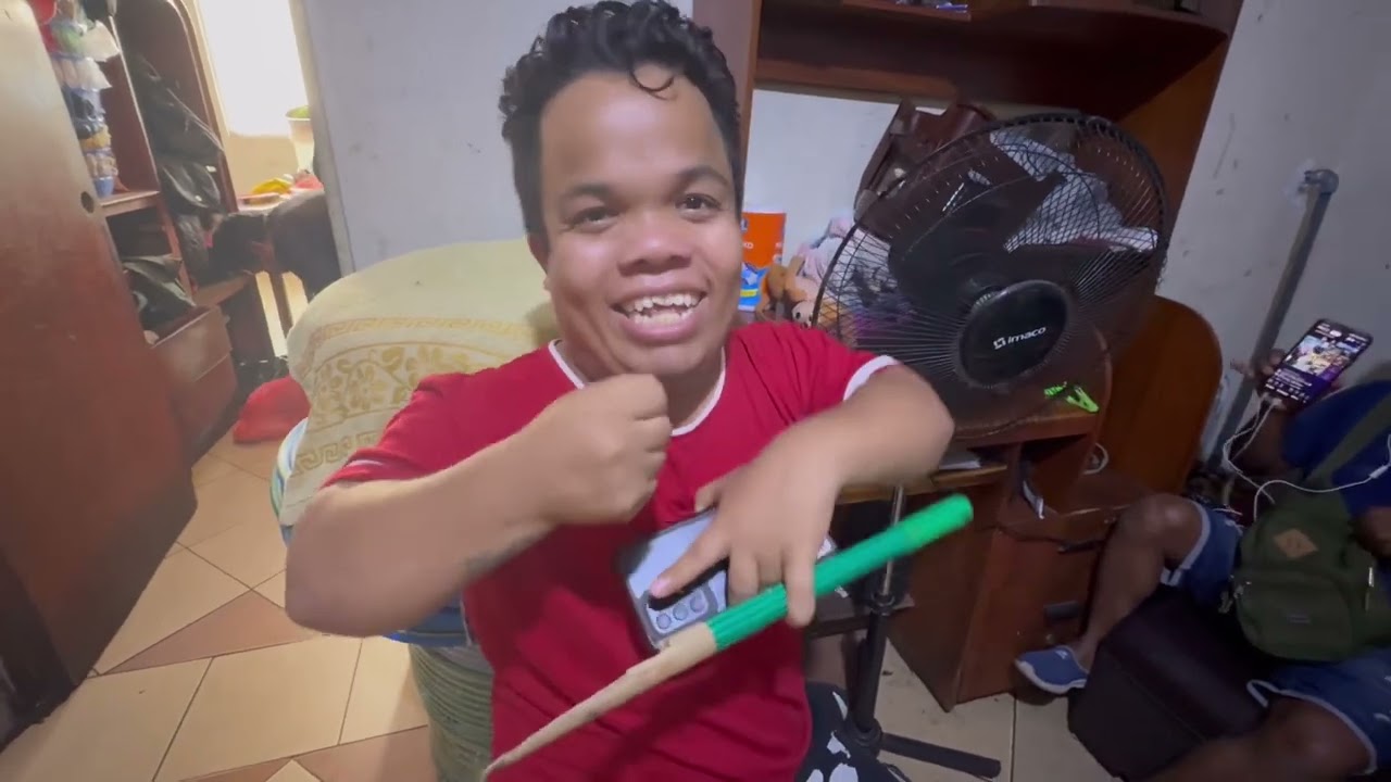 Chikiplun quiere serruchar a Miguelito