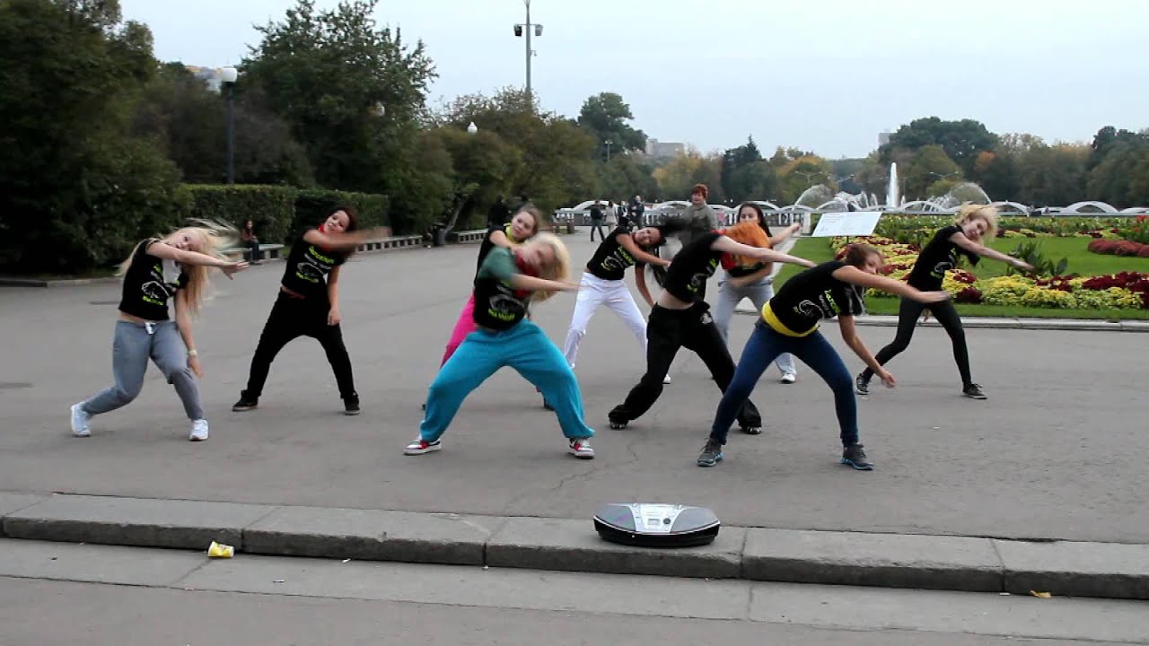 Танцевальный флешмоб от школы  танцев DANCEHOME