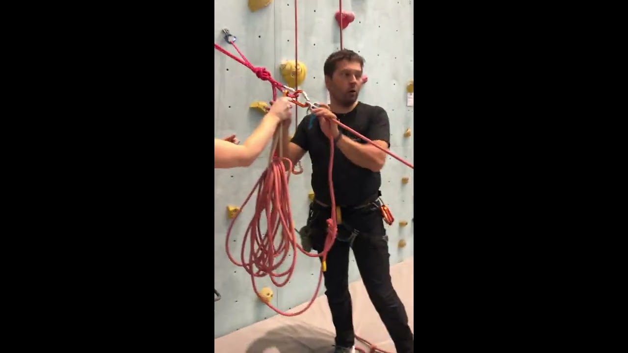 Спасработы. Спуск пострадавшего с сопровождением методом «Тандем — противовес».