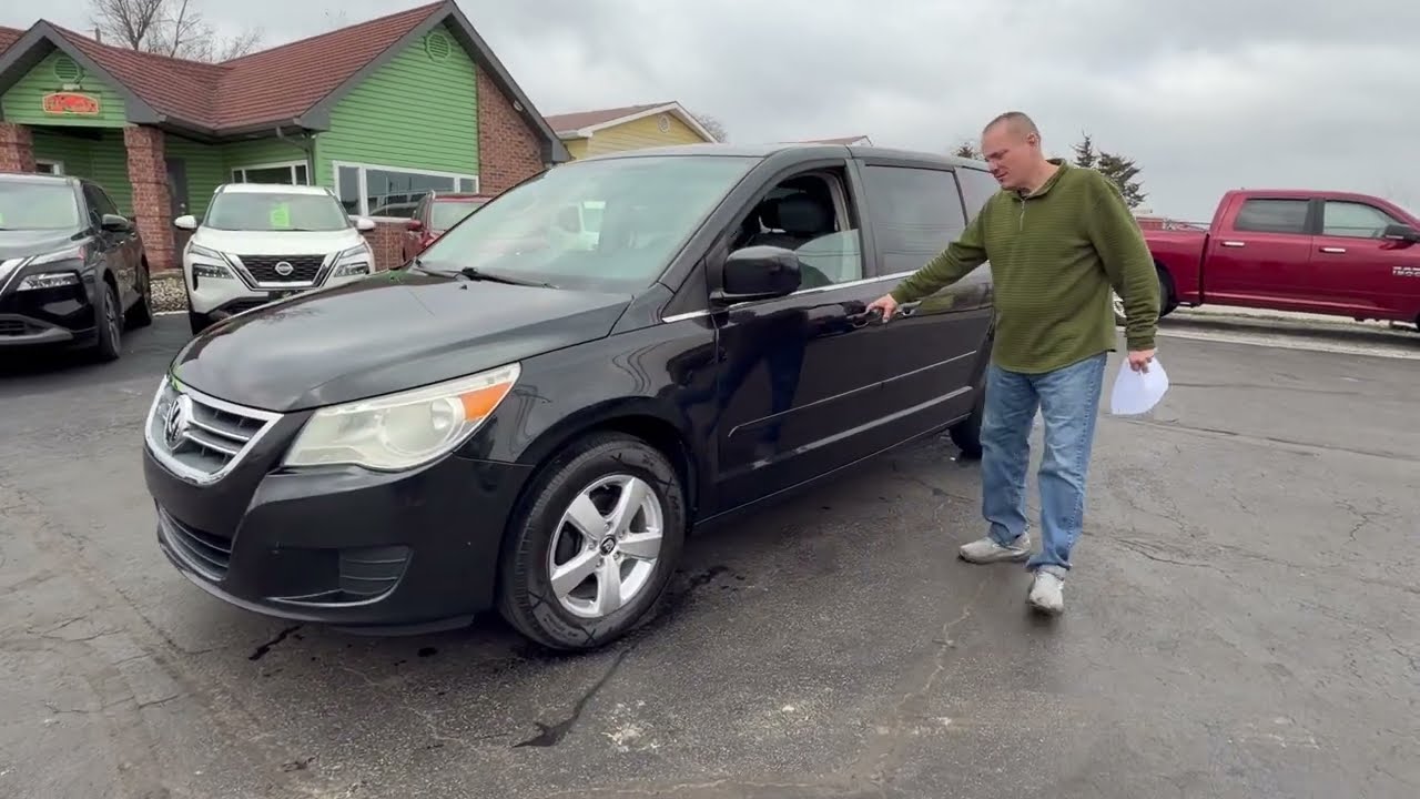 FOR SALE: T930 2010 Volkswagen Routan SE
