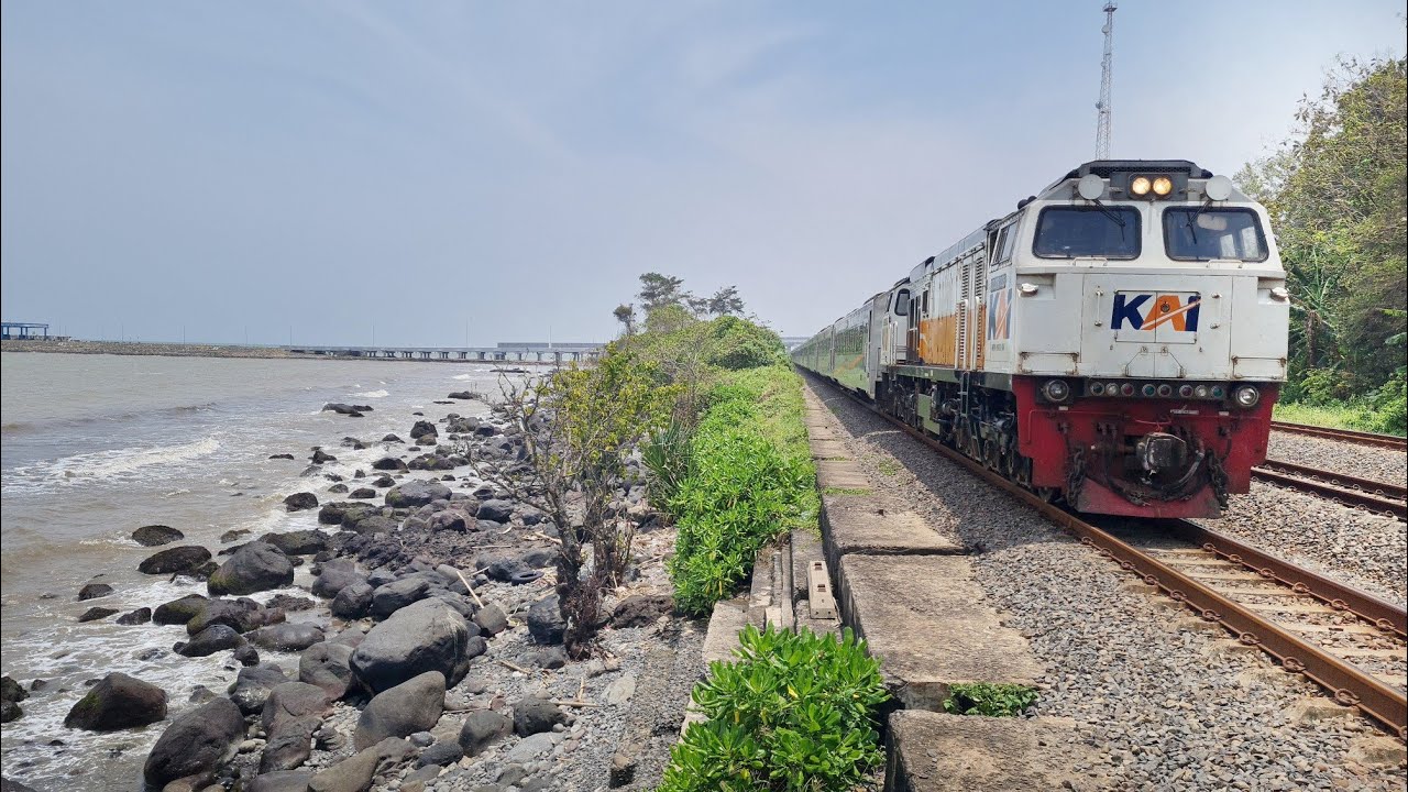 Stasiun Kereta TERBAIK Pinggir PANTAI UTARA Seperti Jalur KA Menuju Pangandaran.