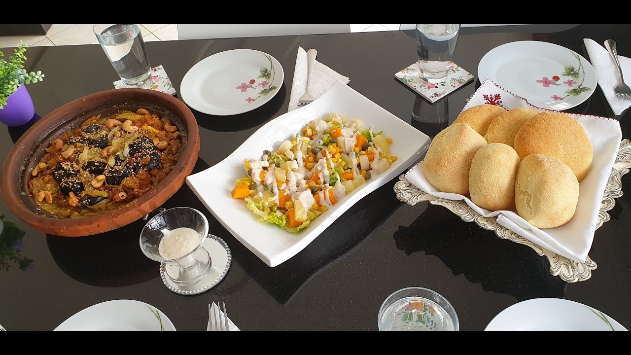 شاركت معاكم غداتي                 je partage  avec vous mon déjeuner