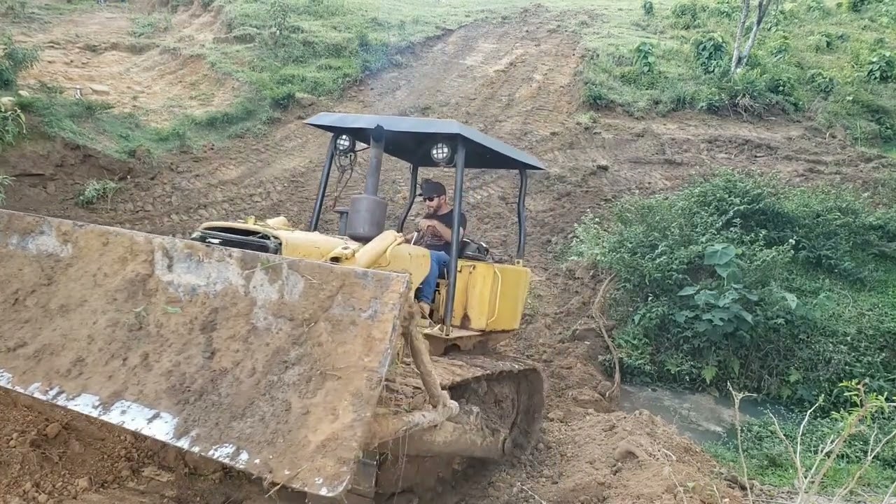 Trator Esteira # Fazendo Represa da Casinha (parte 1)