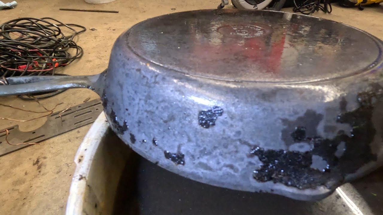 Очистка чугунной сковороды от нагара с помощью E-Tank