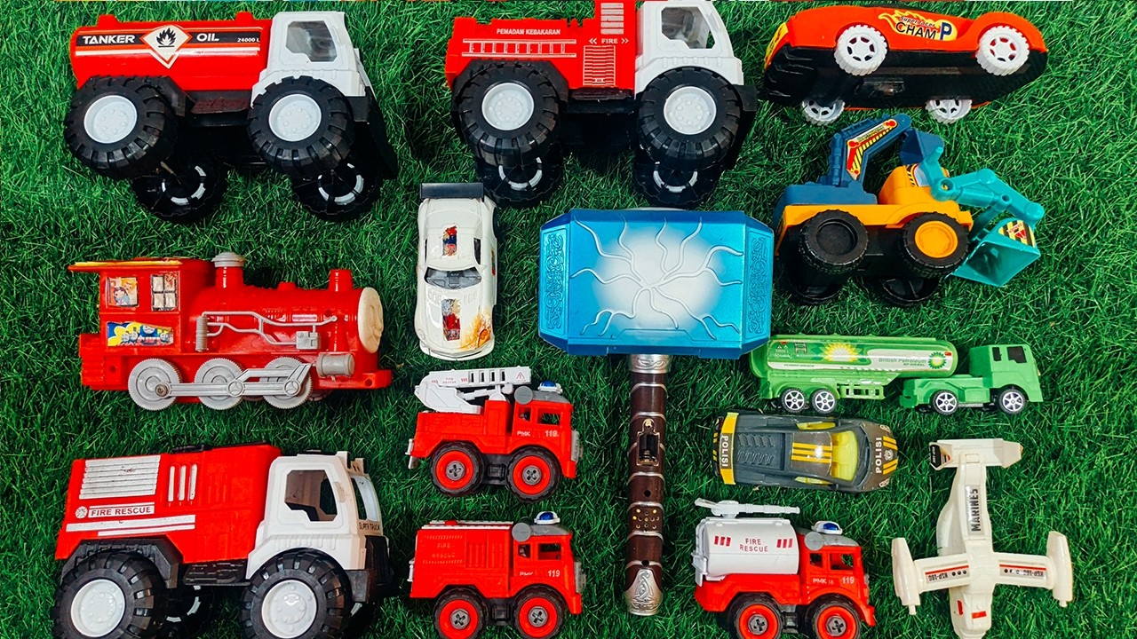 Membersihkan Mainan mobilan Bus Telolet, Escavator Beko, Tank Baja, Mobil Ambulance,Truk oleng part4