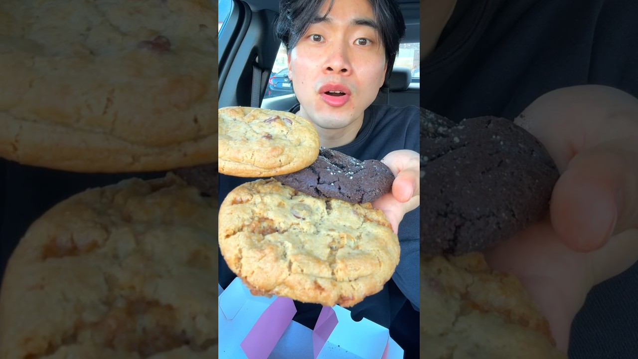 Ultimate Crumbl Cookies hack?!🤤🤤 #food #americanfood #dessert #foodhack #cookie